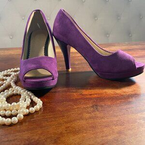 Purple Suede Platform Peep Toe Heels 6.5 Excellent pre-owned condition